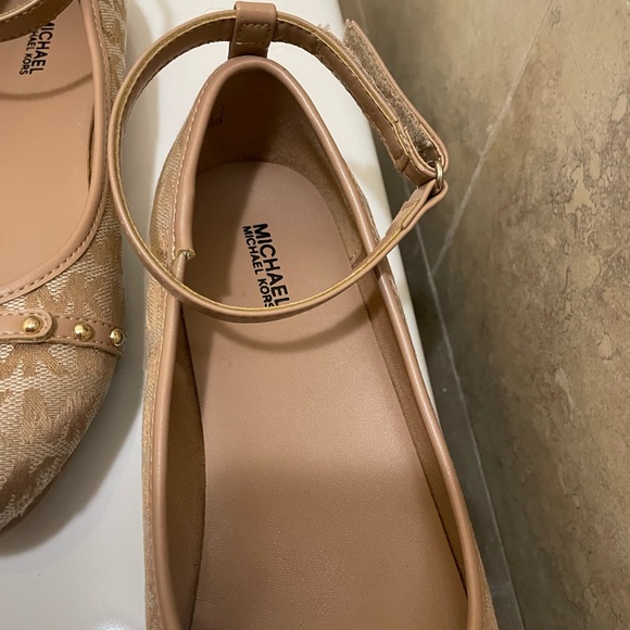 COPY - New MK flats size 4 but runs big - Picture 3 of 16